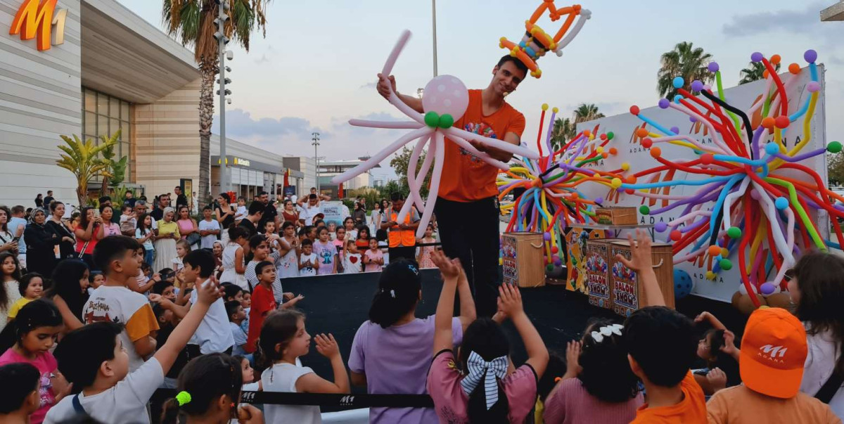 M1 Adana'ya  gelen çocuklar hem eğleniyor hem öğreniyor